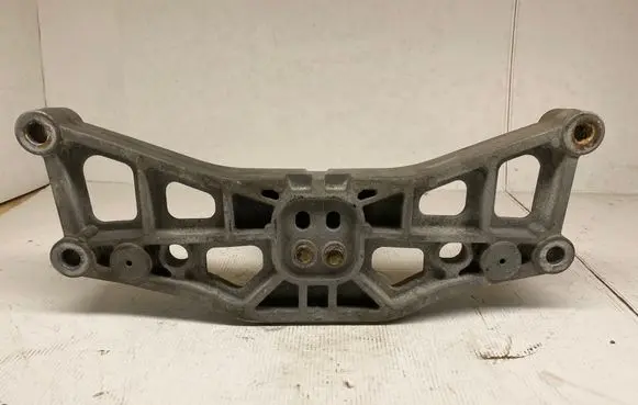 Dodge Challenger Gearbox mounting bracket 04726089AD