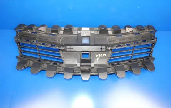Toyota Verso Front bumper upper radiator grill 531110F060