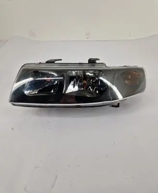 Seat Leon (1M) Headlight/headlamp 205804B