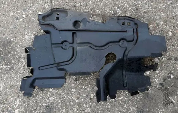 Citroen C3 Picasso Intercooler air channel guide 