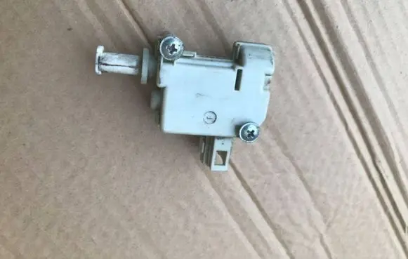 Fuel tank cap lock motor