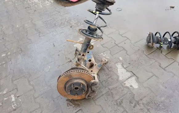 Toyota RAV 4 (XA30) Front wheel hub spindle knuckle