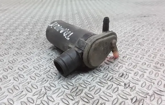Ford Focus Windscreen/windshield washer pump 93BB17K624BA