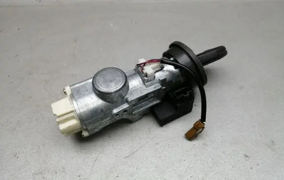 Nissan X-Trail T30 Ignition lock 28590C9902