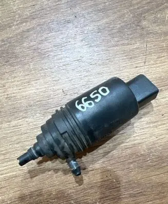 BMW 5 E60 E61 Windscreen/windshield washer pump 8377612