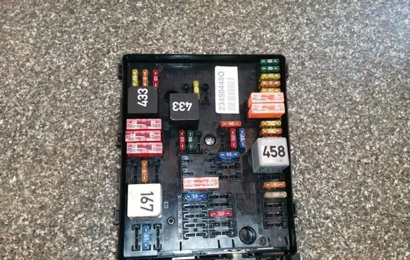 Volkswagen Golf V Fuse module 1K0937124K