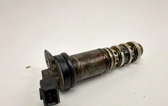 BMW 3 E90 E91 Camshaft vanos timing valve 7584115