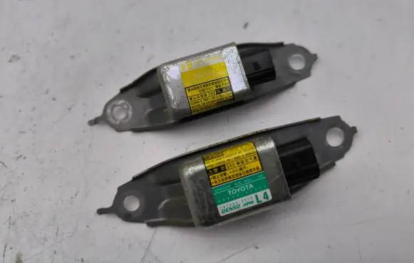 Toyota Prius (XW20) Airbag deployment crash/impact sensor 8983447020 8983347030