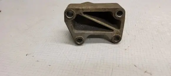 Jeep Grand Cherokee Engine mounting bracket