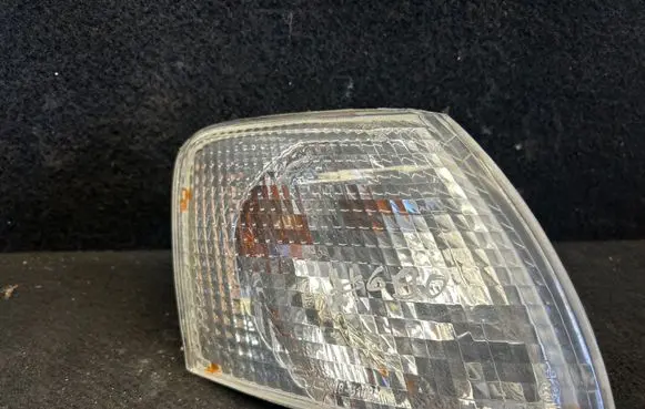 Volkswagen PASSAT B5 Front indicator light 185104B