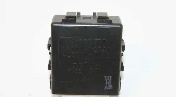 Toyota Auris 150 Window wiper relay 8594002040