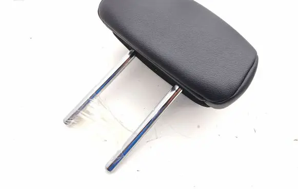 Nissan Leaf II (ZE1) Rear seat headrest 