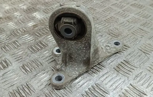 Mitsubishi Outlander Rear differential mounting bracket 