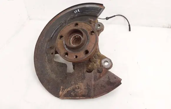 Volvo XC60 Front wheel hub spindle knuckle 7G913K170M