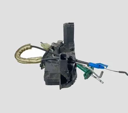 Opel Zafira B Front door lock 13210748