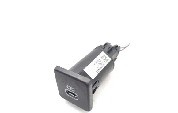 Jaguar I-Pace USB socket connector M8E219010CA