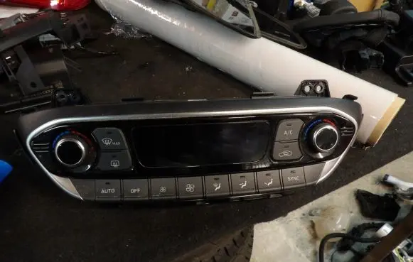 Hyundai i30 Climate control unit 97250G4251