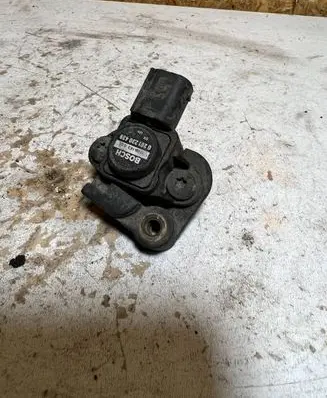 Mercedes-Benz Vito Viano W639 Vacuum valve 1708143G23 0261230439