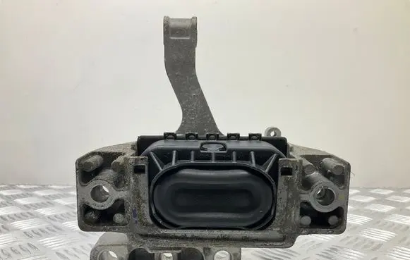 Engine mount bracket