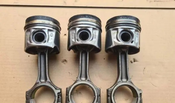 Renault Megane III Piston 080340