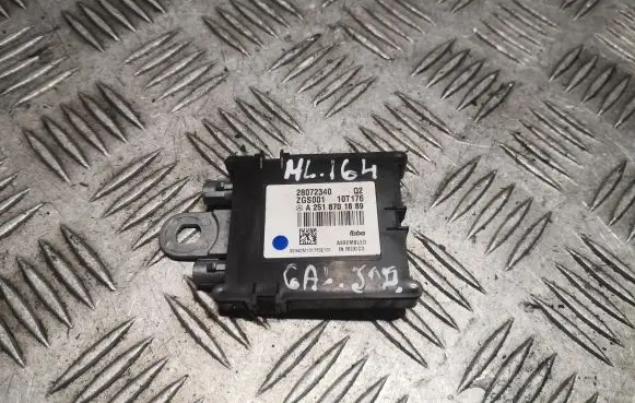 Mercedes-Benz ML W164 Aerial antenna amplifier 2518701889 A2518701889