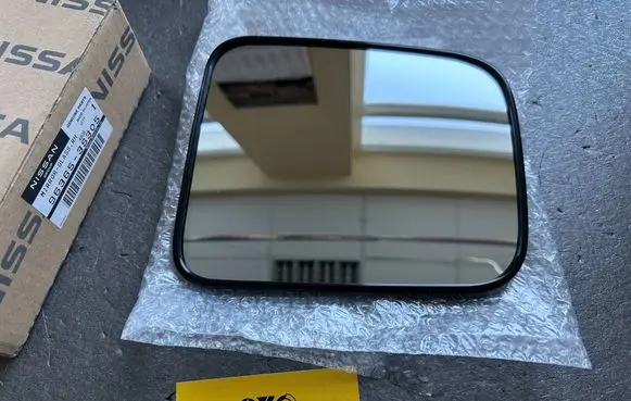 Nissan Patrol Y61 Wing mirror glass 963653S305