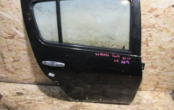 Dacia Sandero Rear door