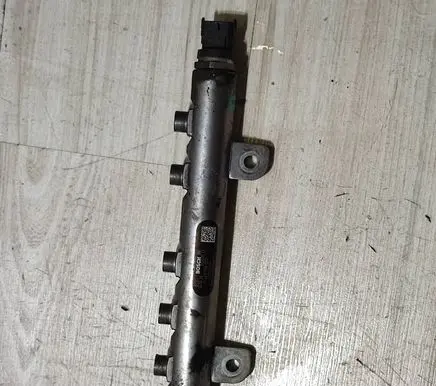Jeep Grand Cherokee Fuel main line pipe 0445216050