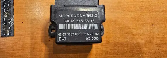 Mercedes-Benz C W202 Glow plug pre-heat relay 0125458832 899039000