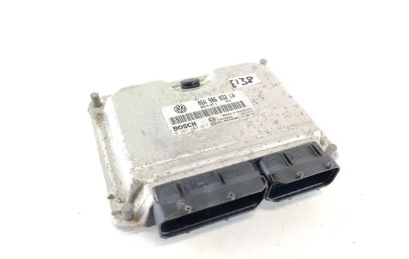 Skoda Octavia Mk1 (1U) Engine control unit/module 06A906032LA 0261207817 26SA8335