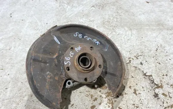 Rear wheel hub spindle/knuckle