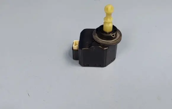 Volkswagen Tiguan Headlight level adjustment motor 01055301AC 5N1941005