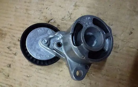 Mercedes-Benz X-class W470 Alternator belt tensioner A6542000070-T-II