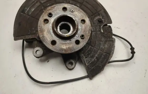 Mercedes-Benz ML W163 Front wheel hub A1633300420