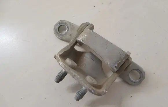 Toyota Land Cruiser (HDJ90) Rear door upper hinge
