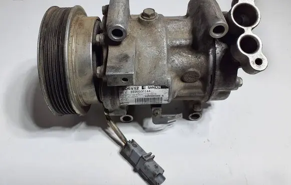 Renault Clio III Air conditioning (A/C) compressor (pump) 8200953359A SD6V12 3335506144