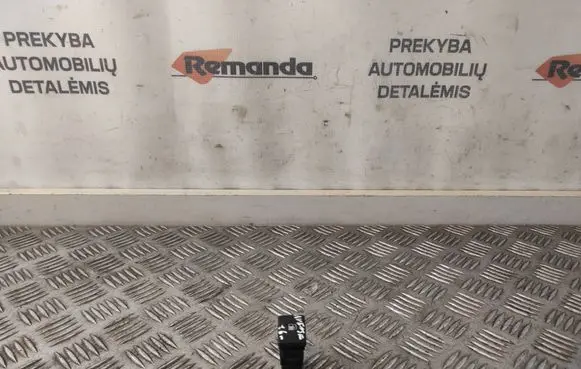 Toyota Avensis T270 Fuel tank opening switch 15D124
