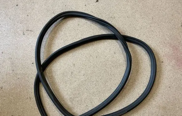 Porsche Macan (95B) Front door rubber seal 95B831721B