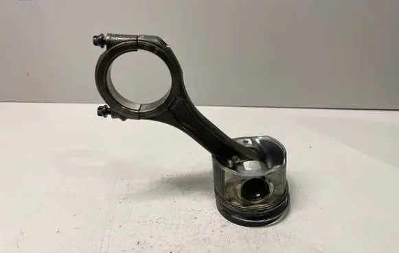 Audi A5 8T 8F Piston with connecting rod 83L82