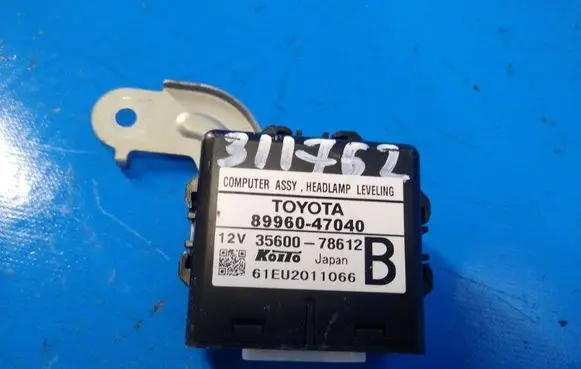 Toyota Prius (XW20) Central body control module 8996047040