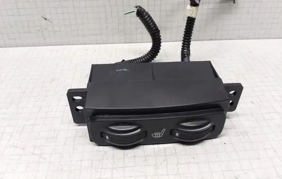 Toyota Avensis T250 Seat heating switch 453417
