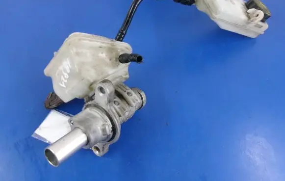 Peugeot 307 CC Master brake cylinder