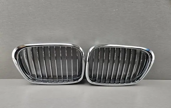 BMW 5 E39 Front bumper upper radiator grill 2497261 2497262 51132497261