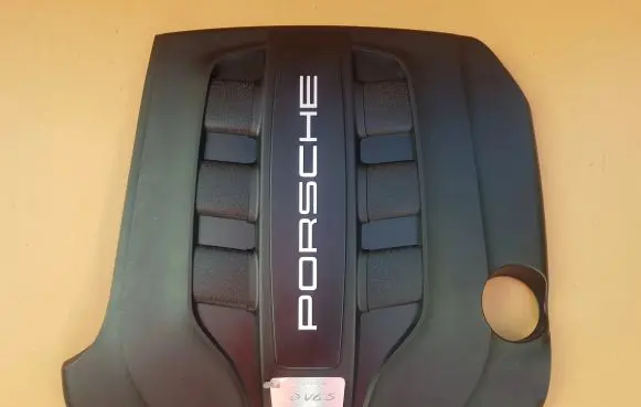 Porsche Macan (95B) Engine cover (trim) 95B103925A