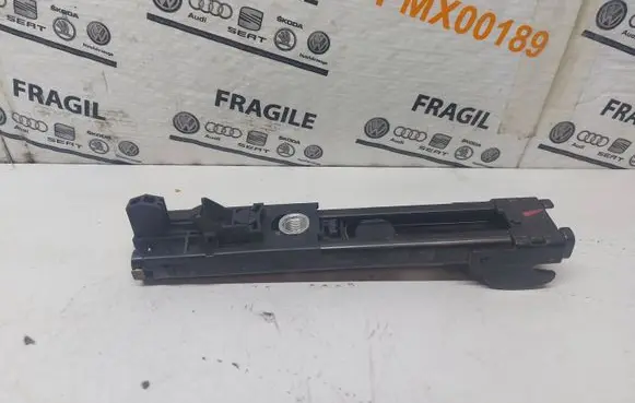 Volkswagen Golf V Seat belt adjustment rail 9231300000 203630