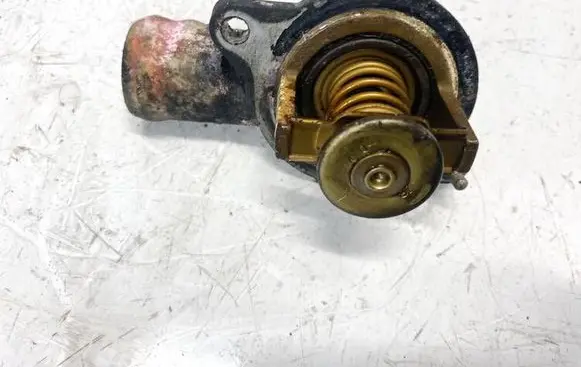 Volkswagen Touareg I Thermostat housing wa0070121114