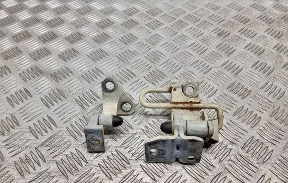 Volkswagen PASSAT B6 Front door hinge set 3C0831402