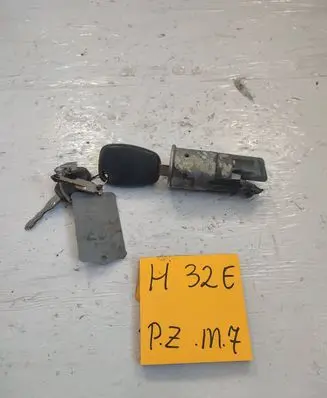 Peugeot 407 Coupe door lock (next to the handle) 8974546