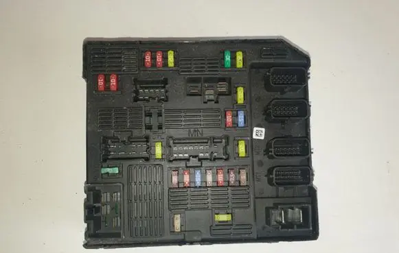 Renault Scenic II - Grand scenic II Fuse module 284B62342R