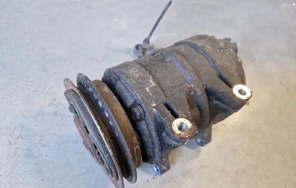 Nissan Patrol Y61 Air conditioning (A/C) compressor (pump) 92600VB300
